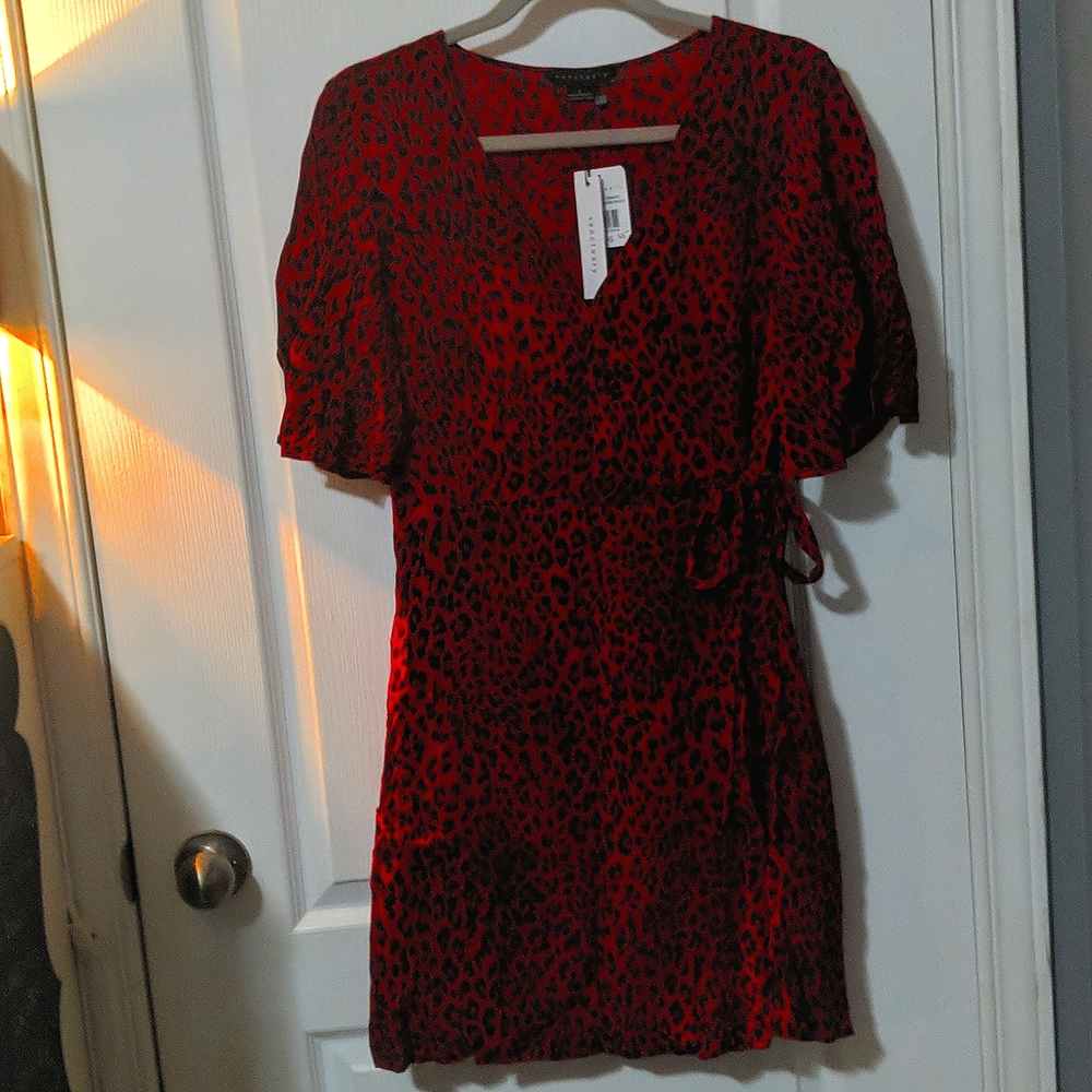 NWT Sanctuary Red Leopard print short sleeve v-neck tie wrap dress, size large - Picture 4 of 11